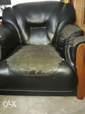 2 pics black leather sofa woulden frame...