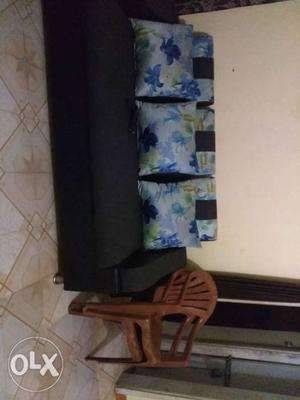 5 sitter sofa in good condition only 6months used.