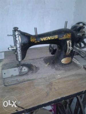 Black And Brown Venus Sewing Machine
