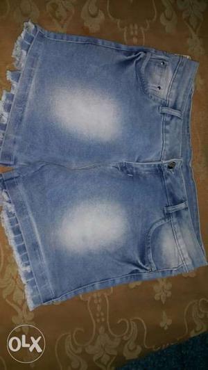 142 pcs at good and low price..girls jeans and