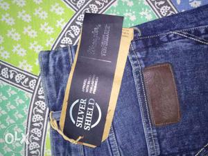 Jeans wrangler original in half price brand new