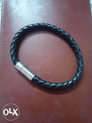 New men's leather bracelet with magnetic locks..