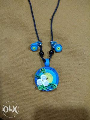 Quilling pendant set with earrings