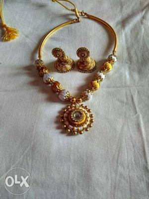 White and golden color silk thread necklace and