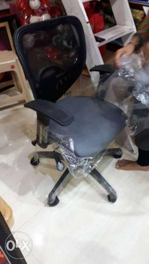 Brand new Office chair one day want to sale