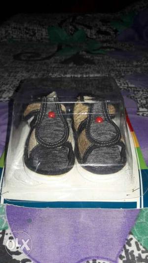 Brand new seal pack baby shoes. selling cuz of