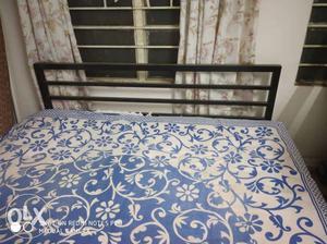 Doubble bed size 5ft by 6.5 ft foe sale without