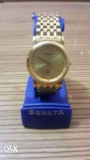 Golden sonata watch, in very good condition.