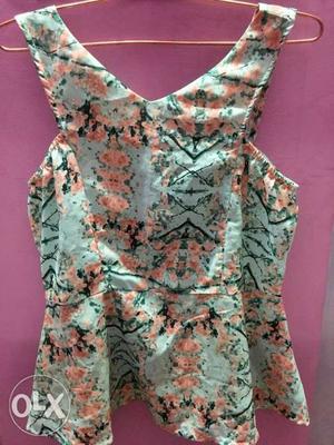 It's a new top in really good condition only the