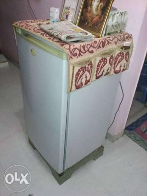 LG good condition fridge in working condition 5