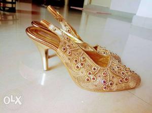 Ladies party shoe..very elegant and engraved