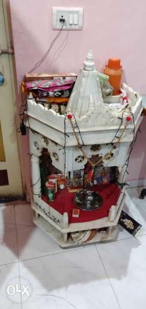Pure white marble tample in good condition wants