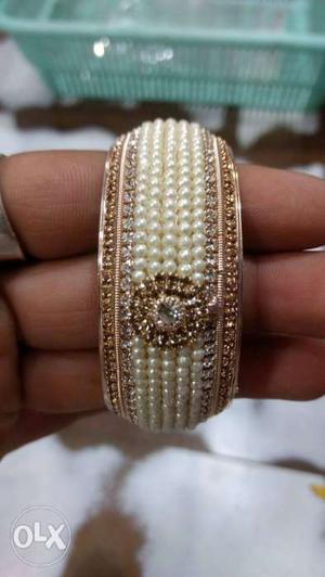 White And Gold-colored Bangle