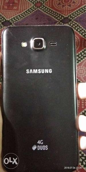 All new samsung j 7 very good condition phone