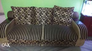 Almost new 3+2 sofa set.. 3 years old..if