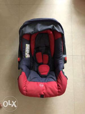 Baby car seat in excellent condition