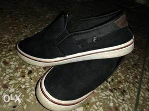 Black sneakers without laces - good quality & condition