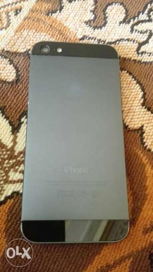 Iphone 5 space grey, 16 gb looks like new no