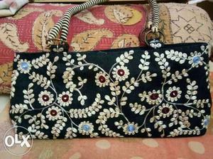 Ladies hand bags all r used gently