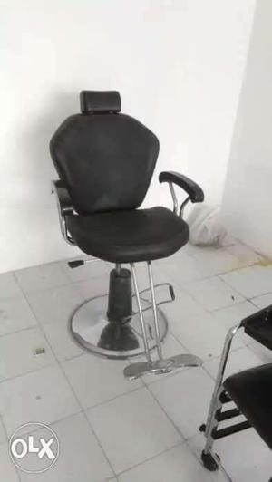 Man salon chair contactno