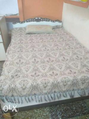 Teak wood. in good condition. without mattress