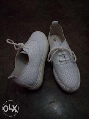 White sneakers (size 37)
