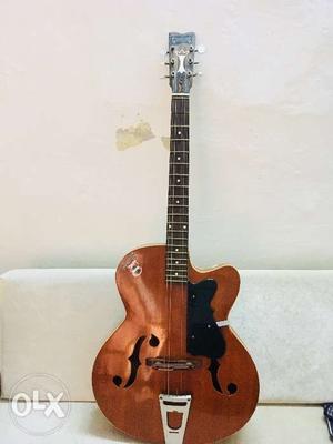 Distress sale leaving city guitar used