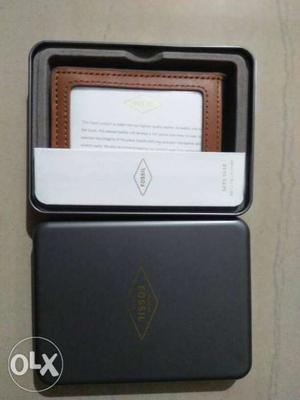 Fossil wallet, NEW!!. with aluminum case