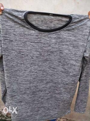 Gray Crew-neck Long-sleeved Shirt