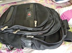 Laptop bag with multiple compartments. Perfect