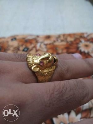 Lion shape ring gold color