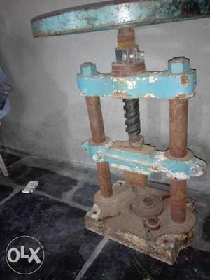 Pillar press (mechanical press) for chenging fan