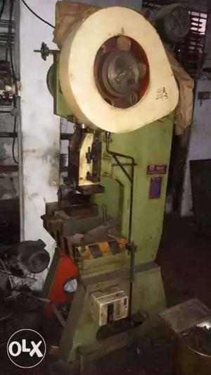 Power press 20 ton Akdam New condition and