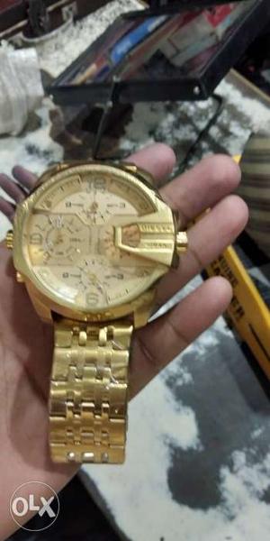 Round Gold-colored Chronograph Watch With Link Bracelet