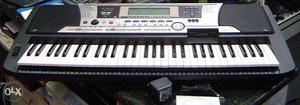 Yamaha psr 550 with stand and power adapter