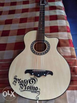 Acoustic guitar good condition 3 months old