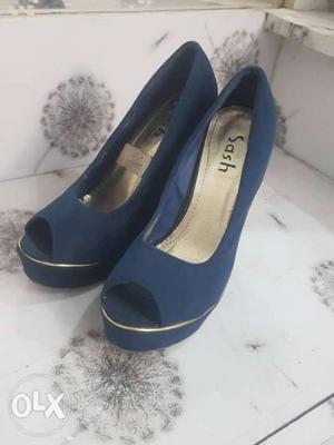 High heels..size 37...marine blue colour