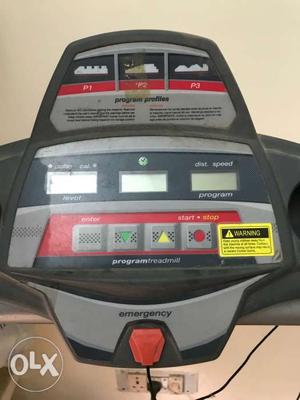 Treadmill with Electronic Stabilizer