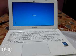 Asus mini laptop for sell. Win 10 installed 2gb