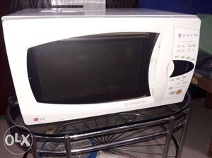 LG Conviction Microwave oven Wight 30lt good condition is in