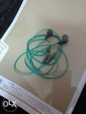 Skullcandy ear phone with mic in new condition