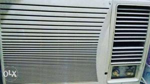 White Window-type Sir Conditioner