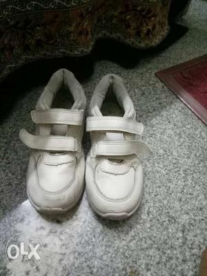 15 days old bata school shoes white in good