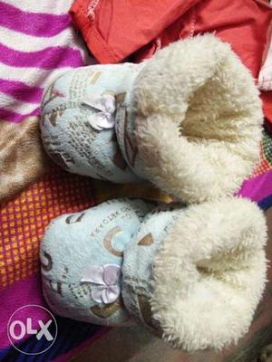 6 month to 18 mnth baby winter furr shoes,,