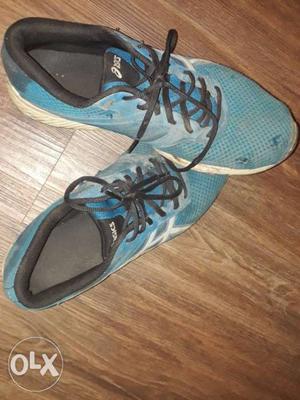 Asics company shoes.In good condition.