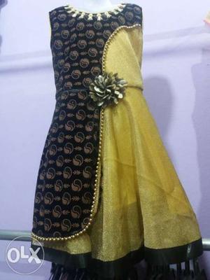 Black And Yellow Crew-neck Sleeveless Dress With Flower