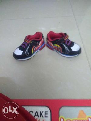 Excellent 2-4 yrs led light shoe bought from USA