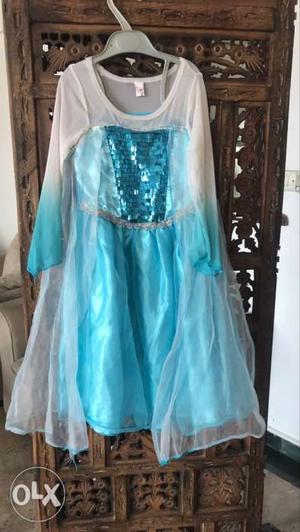 Frozen dress, ages: 3-4 years old. used,