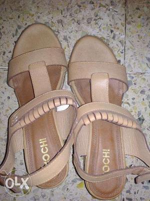 Unused metro sandals