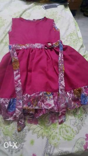 We create designs for baby frocks and stich them